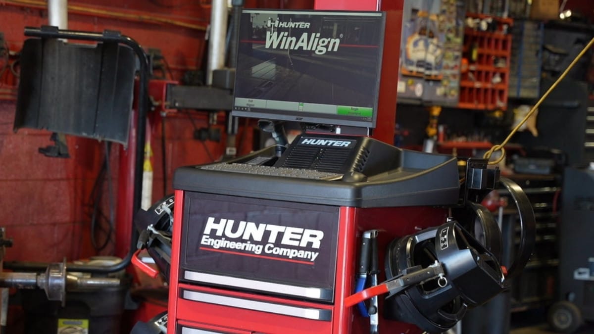 Hunter Wheel Alignment machine used by Mr memo